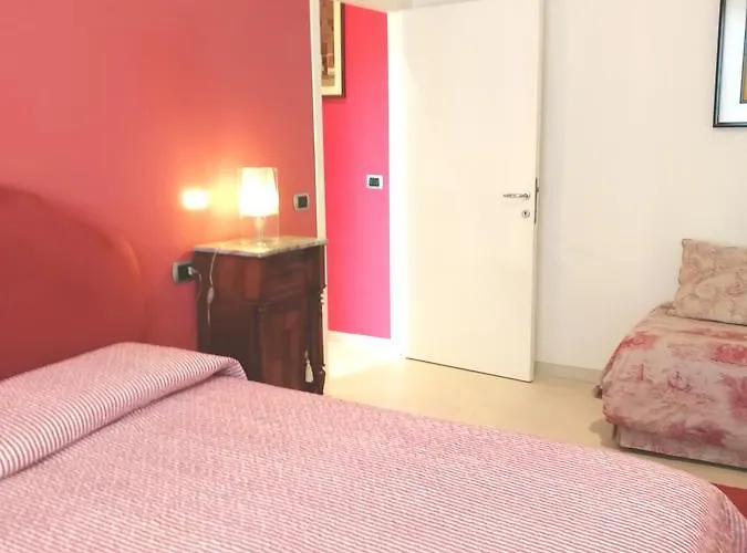 Apartment And Sailing *